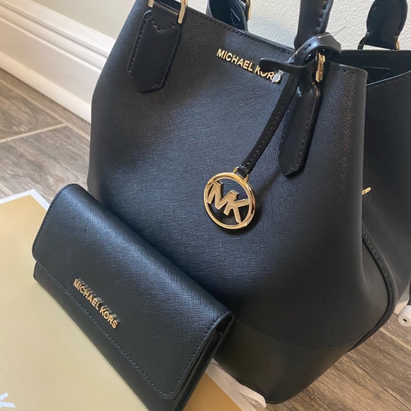 ❌sale❌Michael Kors trista duffle tote & wallet - Picture 4 of 7